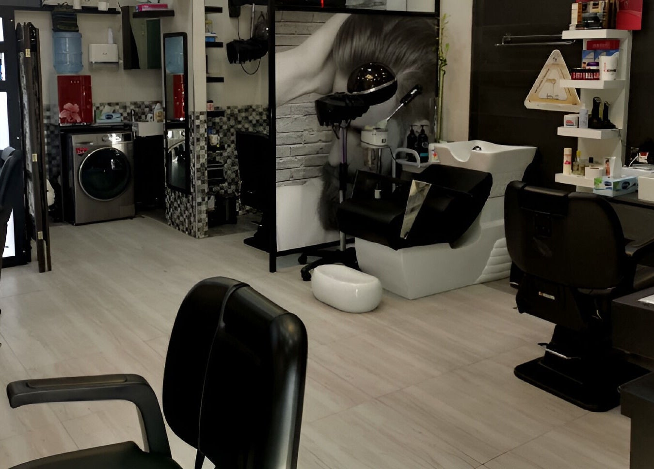 Modern interior of Kenchie Gents Salon Al Nahda in Dubai, AE featuring sleek black chairs and hair styling stations.