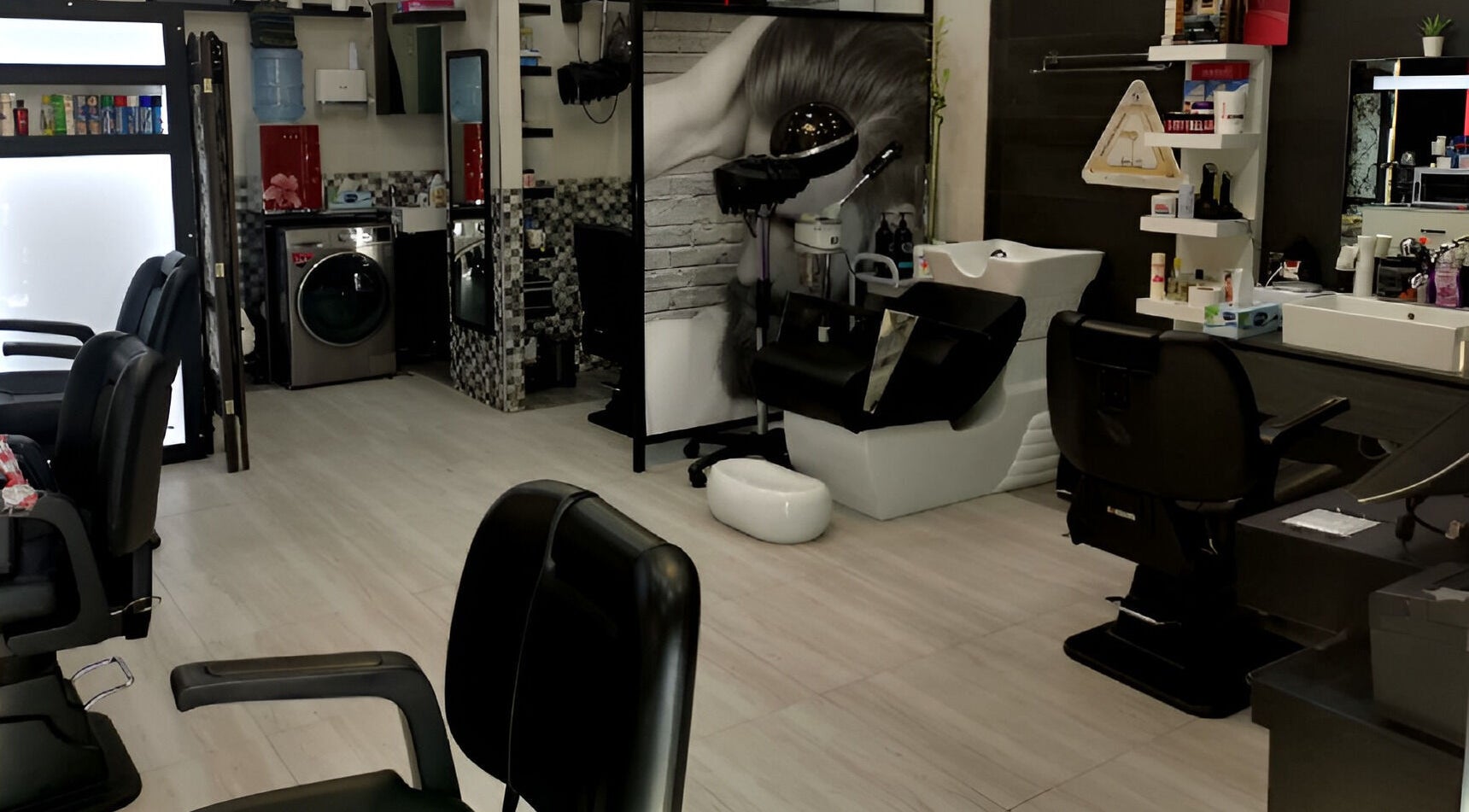 Modern interior of Kenchie Gents Salon Al Nahda in Dubai, AE featuring sleek black chairs and hair styling stations.