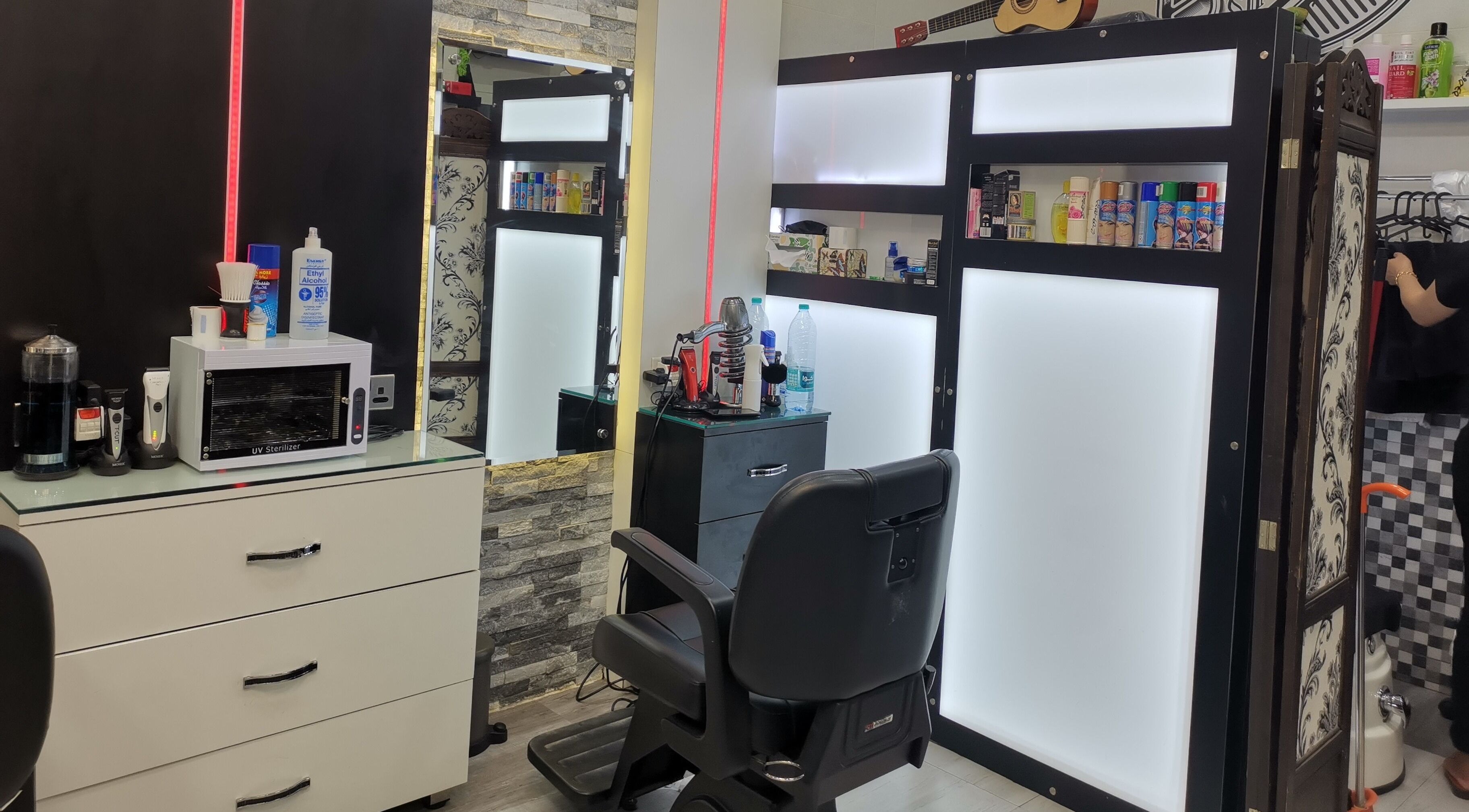 Modern grooming station at Kenchie Gents Salon Al Nahda, Dubai, AE, featuring sleek design and premium equipment.