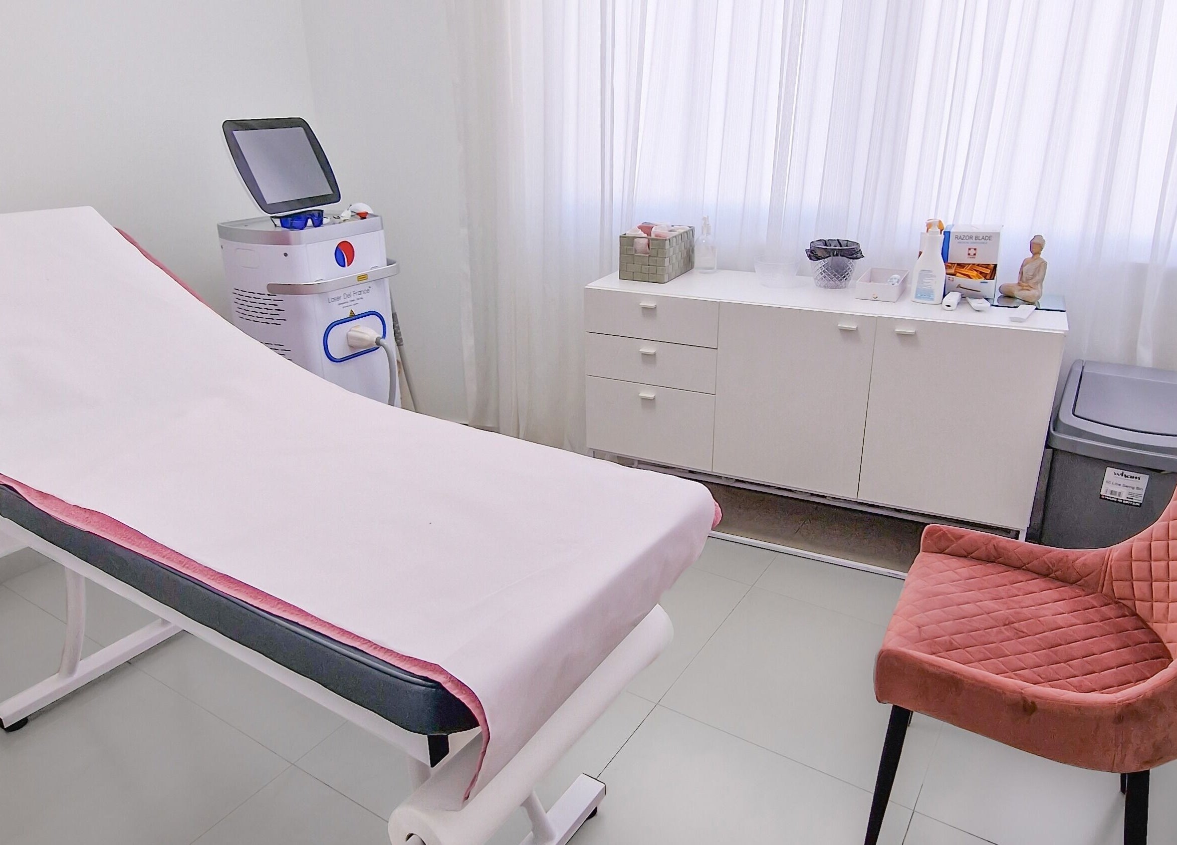 Nathal Lakatamia's treatment room in Lakatamia, Nicosia, CY features a modern, serene setup.
