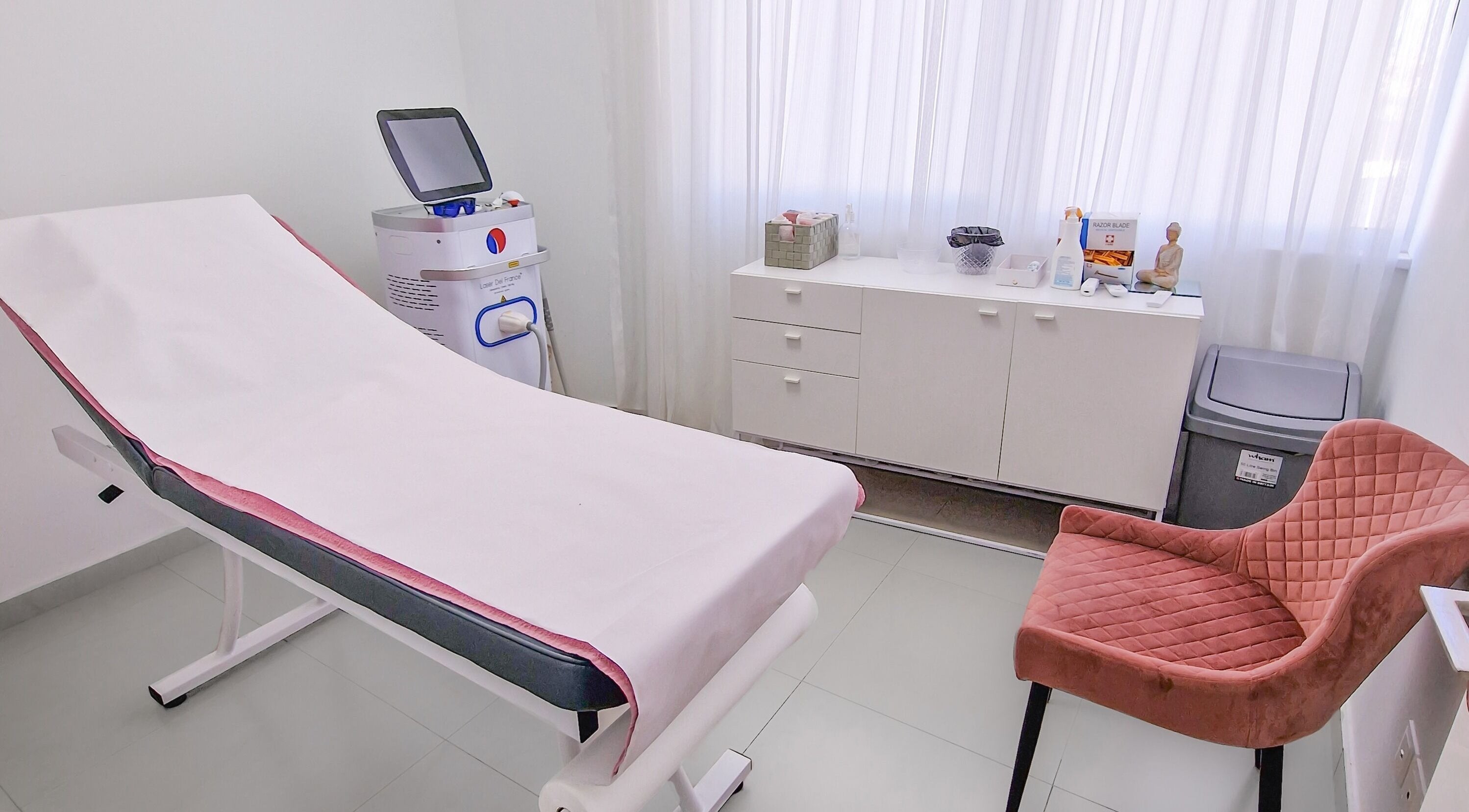 Nathal Lakatamia's treatment room in Lakatamia, Nicosia, CY features a modern, serene setup.