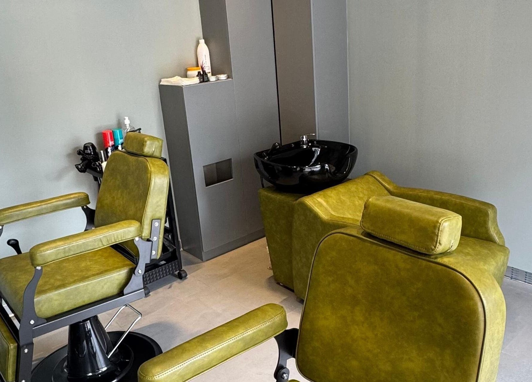 BarberCo - Frazer Town's sleek barber chairs and wash station in Bangalore, Karnataka, IN.