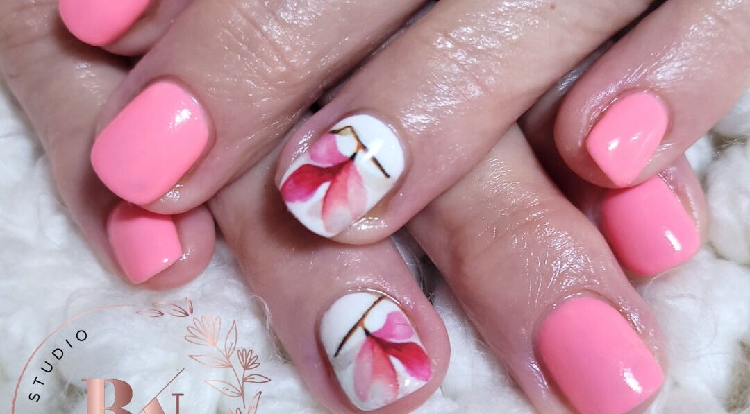 Beautiful floral nail art at Bella Nova Nail Studio, Letsitele, Limpopo, ZA, highlighting vibrant nail designs.