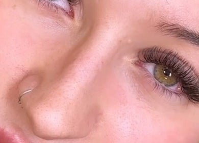 Close-up of lush eyelash extensions at Sian Carrie Studio, Chelmsford, England, GB.
