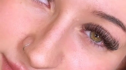 Close-up of lush eyelash extensions at Sian Carrie Studio, Chelmsford, England, GB.