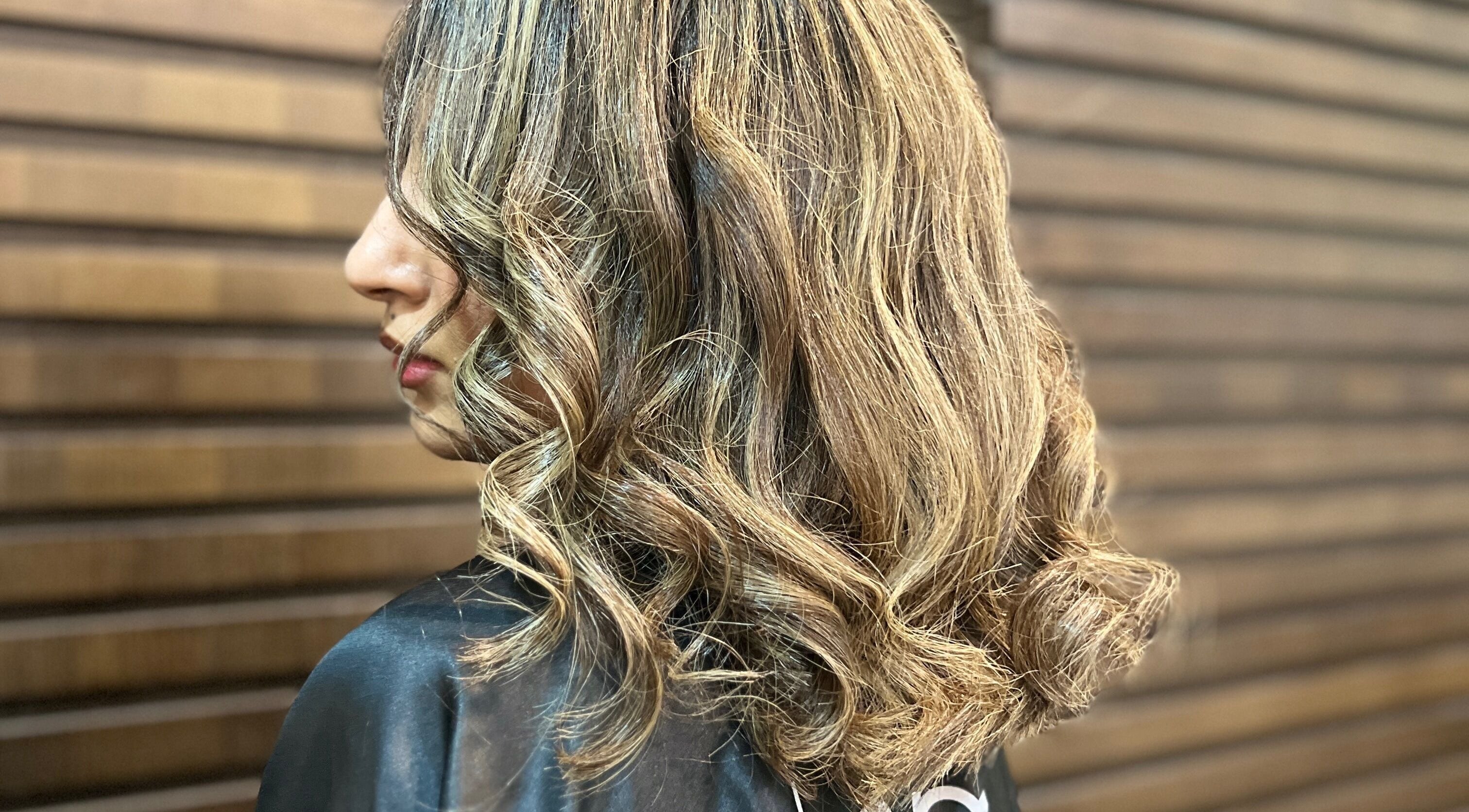 Elegant blonde wavy hairstyle at Elysian Beauty Spa & Ladies Salon, Muscat, Muscat Governorate, OM.