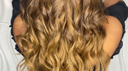 ME Hair Extensions & More obrázek 2