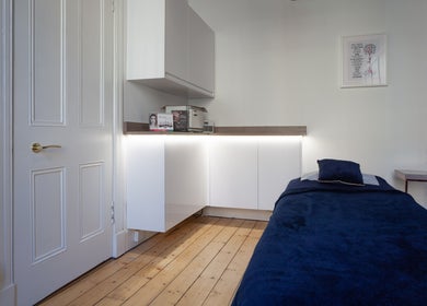 Calming therapy room at Soul Therapy Wellbeing, Edinburgh, Scotland, GB with minimalist decor and soft lighting.