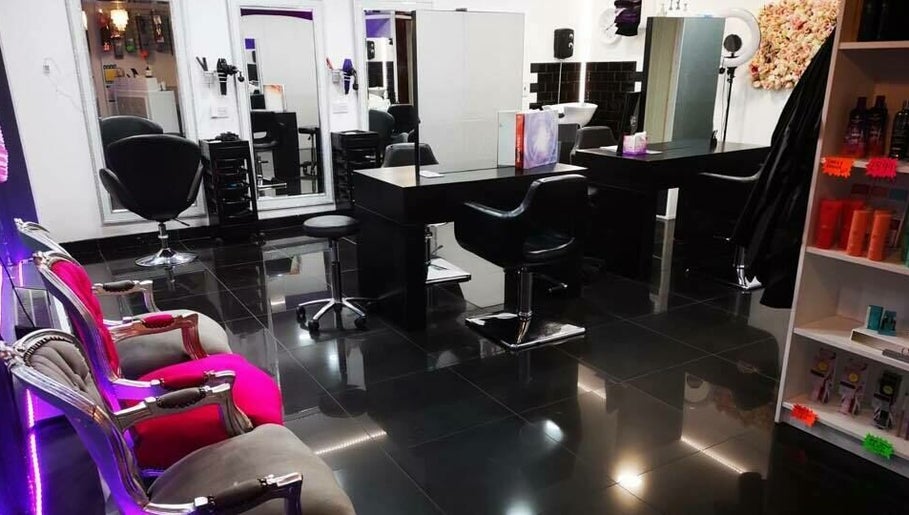 Trendy locks @ wigston image 1