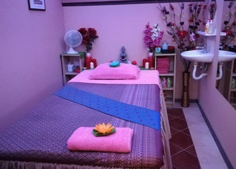 Smile Thai Masszázsszalon Budapest, Magyar, HU hangulatos masszázshelyiség, puha törölközőkkel és nyugtató dekorációval.