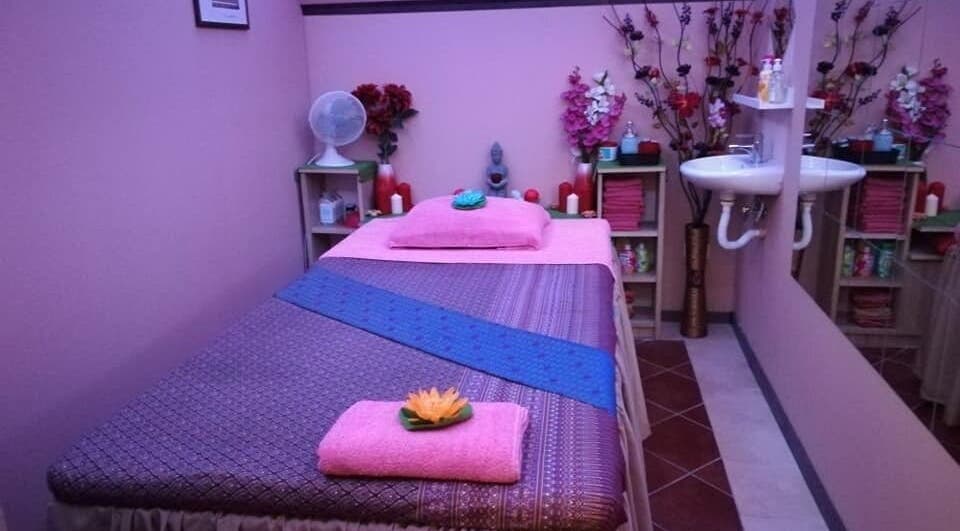 Smile Thai Masszázsszalon Budapest, Magyar, HU hangulatos masszázshelyiség, puha törölközőkkel és nyugtató dekorációval.