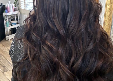 Beautiful wavy brunette hairstyle at MariaHairStylist, Litchfield Park, Arizona, US.