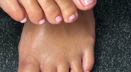 Fresh pink pedicure at BeautyNailBar in Beograd, RS, showcasing glossy nails on textured floor.