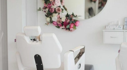 Hello Gorgeous x image 2