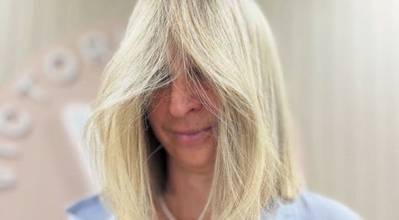 Stylish blonde haircut at Victoria Melbourne Stylist in Melbourne, Victoria, AU.
