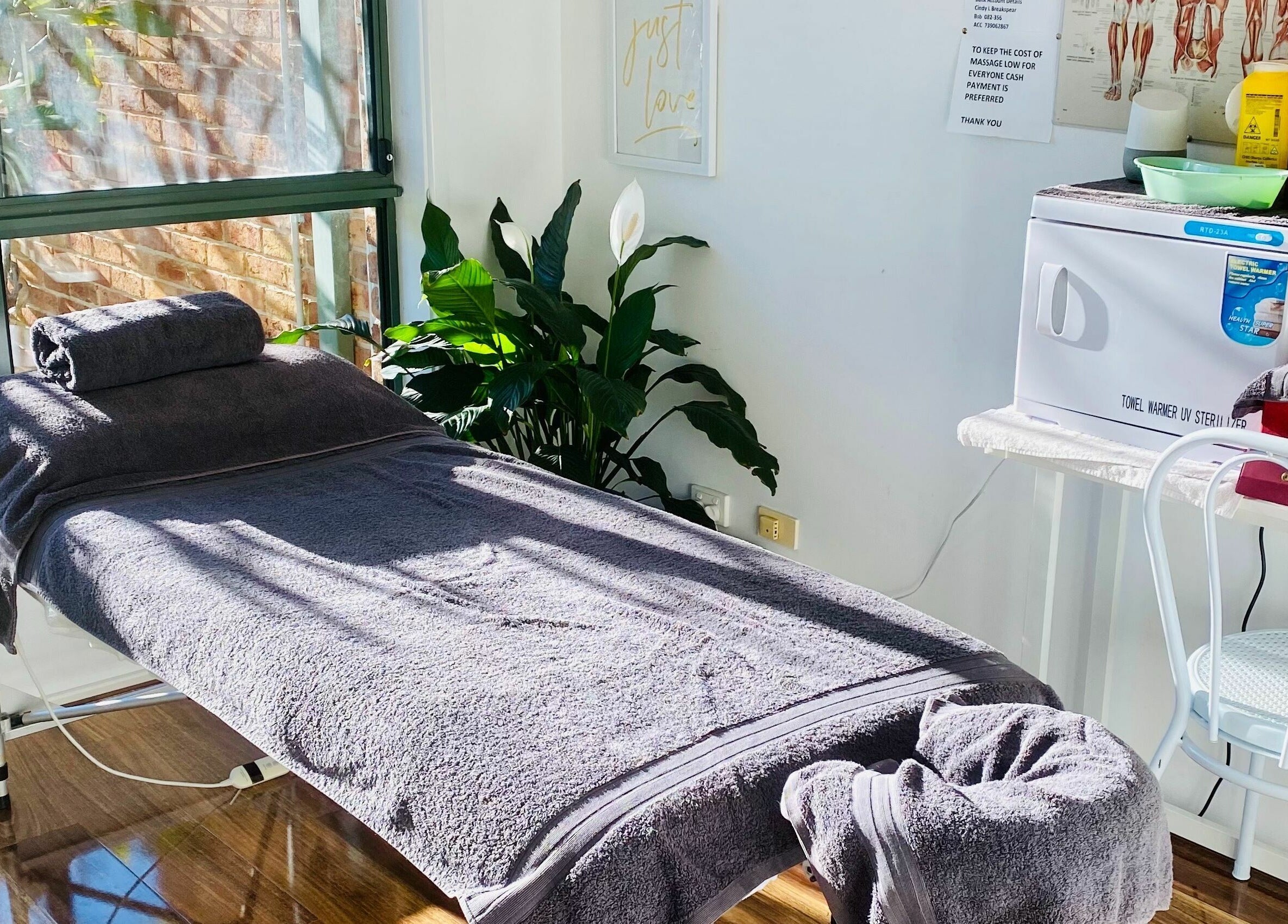 Relaxing massage room at Cindy’s Remedial Massage in Shellharbour, New South Wales, AU, with soothing ambiance.