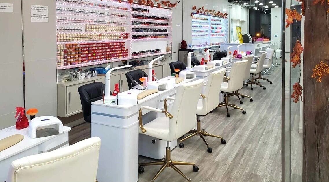 Interior of Ongles McGill, a modern nail salon in Montréal, Québec, CA with chic white stations and polish display.