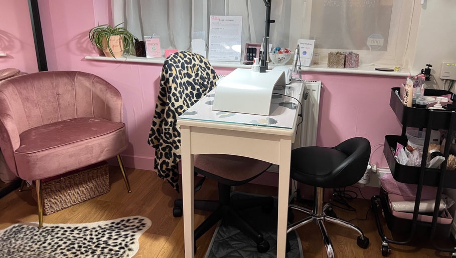 hình ảnh 1 của Skins - Permanent Makeup, Tiny tattooing, Nails & Beauty, Paignton