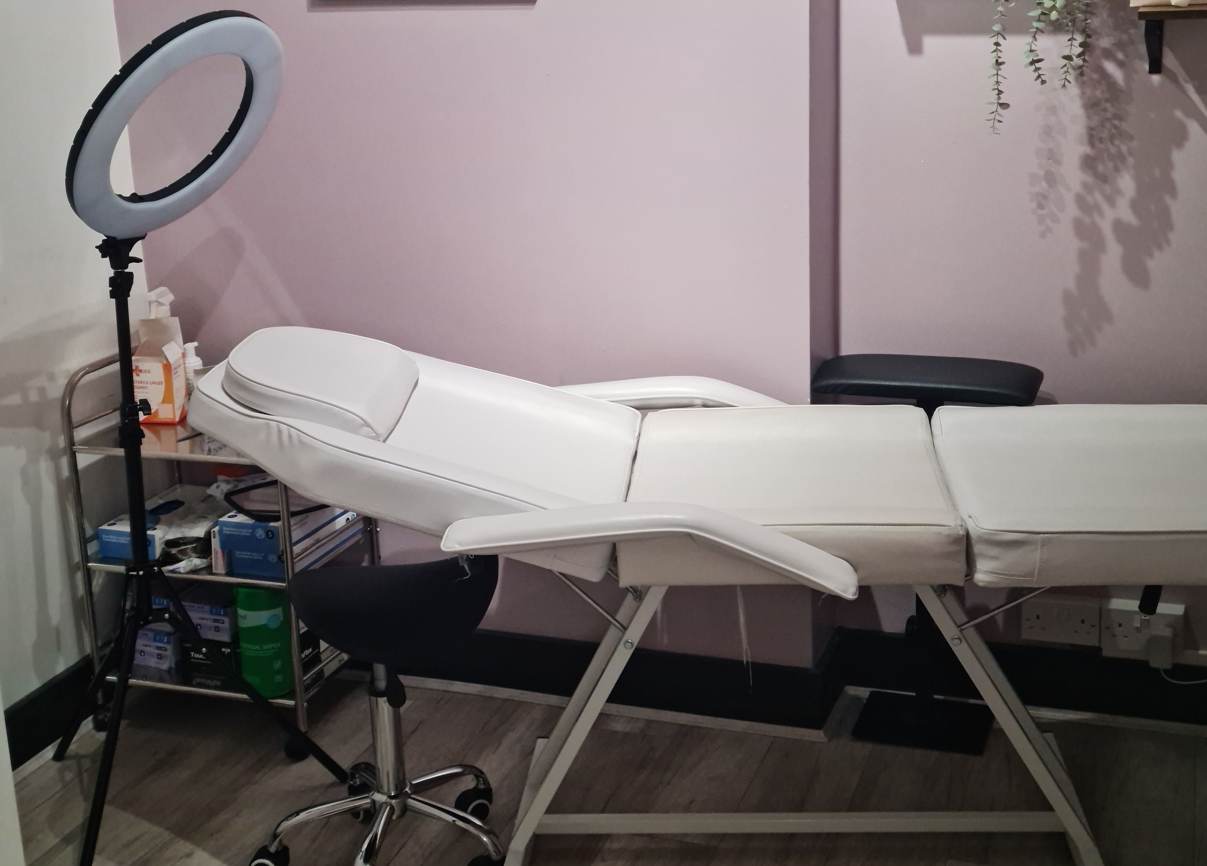 Comfortable treatment bed in Glow & Co. | Brows And Beauty, Wallingford, England, GB for beauty services.