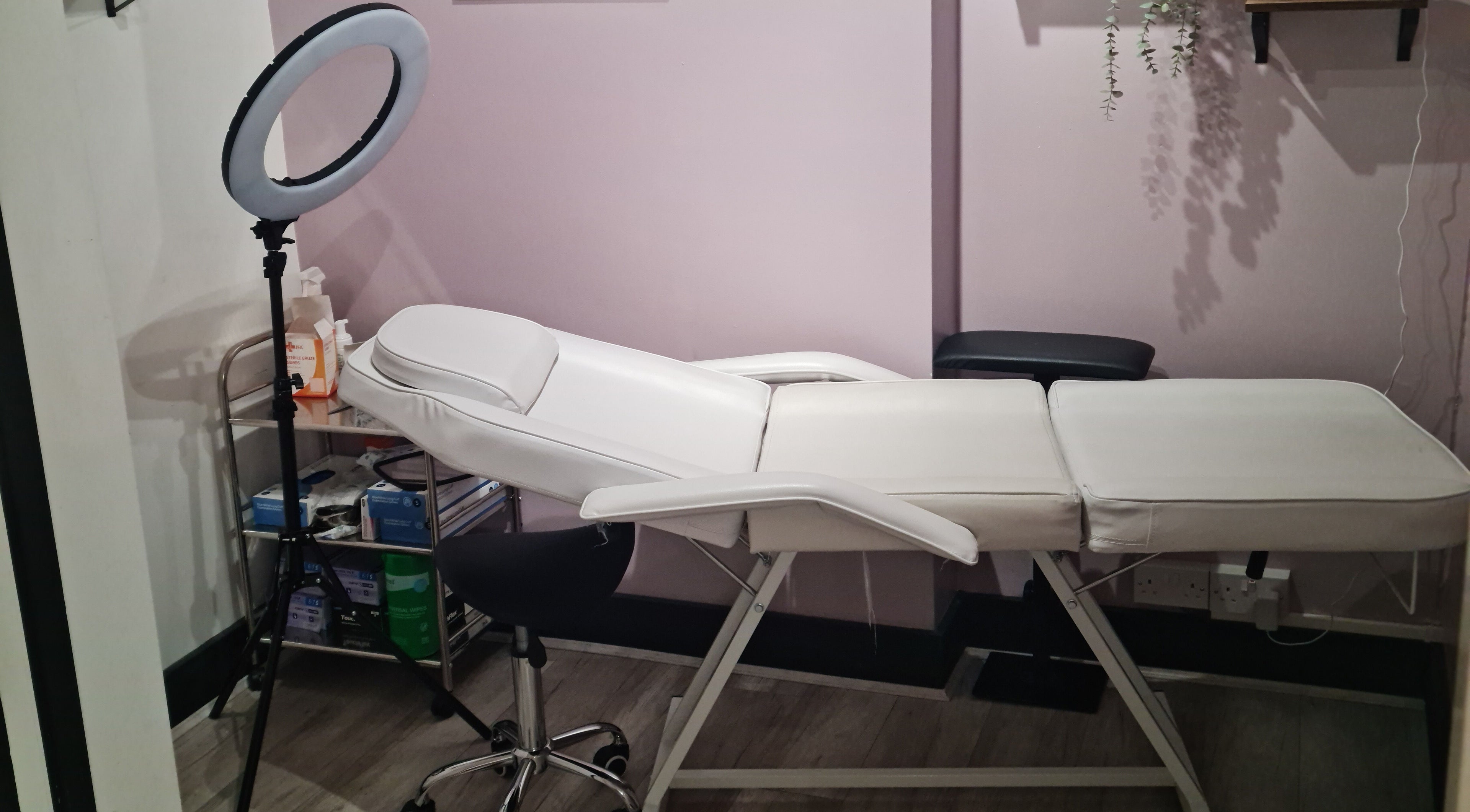 Comfortable treatment bed in Glow & Co. | Brows And Beauty, Wallingford, England, GB for beauty services.
