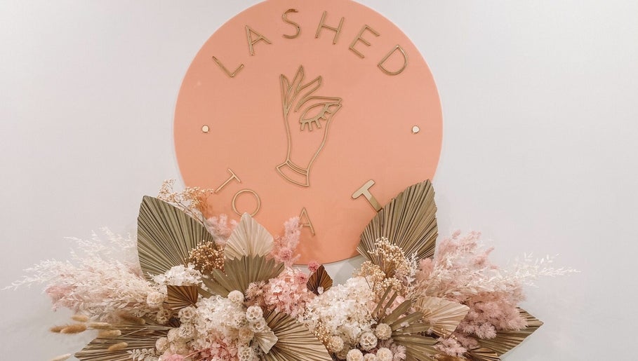 Lashed to a T изображение 1