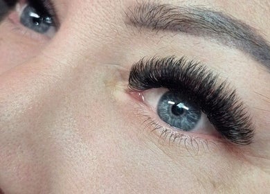 Close-up of eyelash extensions at Lottie's Place, Rochedale South, Queensland, moving to Loganlea 17/11/25.