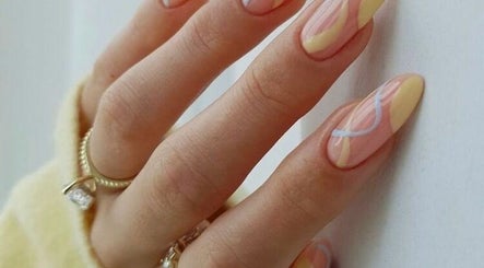 Immagine 2, Famous Nails