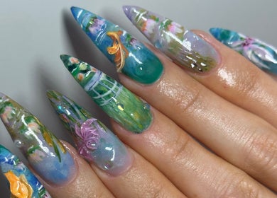 Nail art floral vibrant chez Laul and Nails, La Garenne-Colombes, Île-de-France, FR.