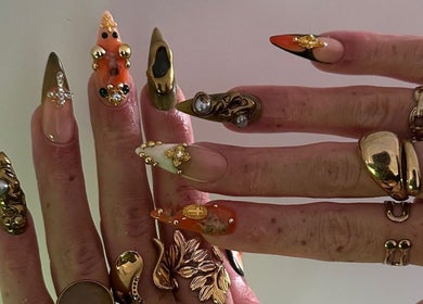 Nail art extravaganza avec des designs uniques au salon Laul and Nails à La Garenne-Colombes, Île-de-France, FR.