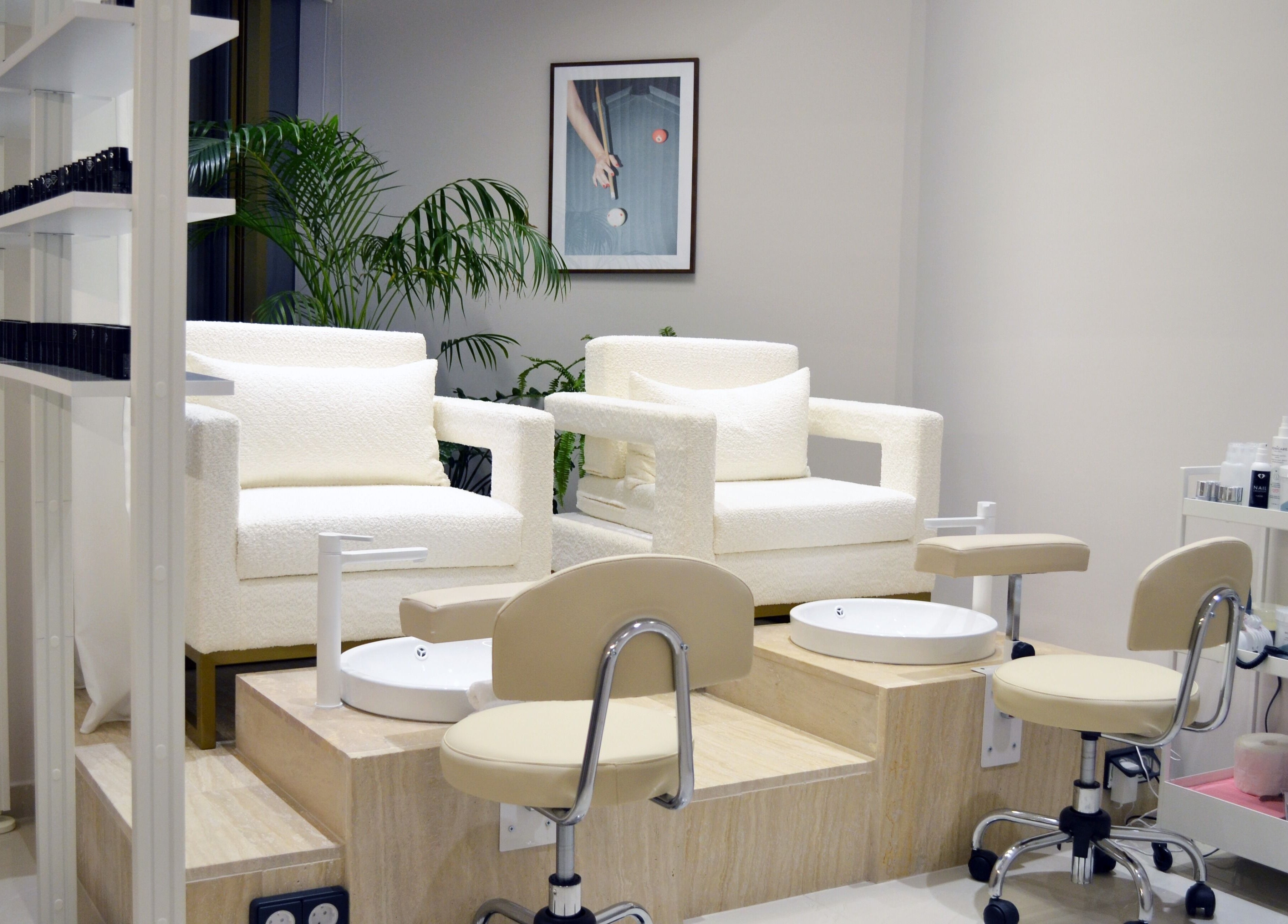 Άνετες καρέκλες πεντικιούρ στο Medi Well Kalamata στην Καλαμάτα, GR.