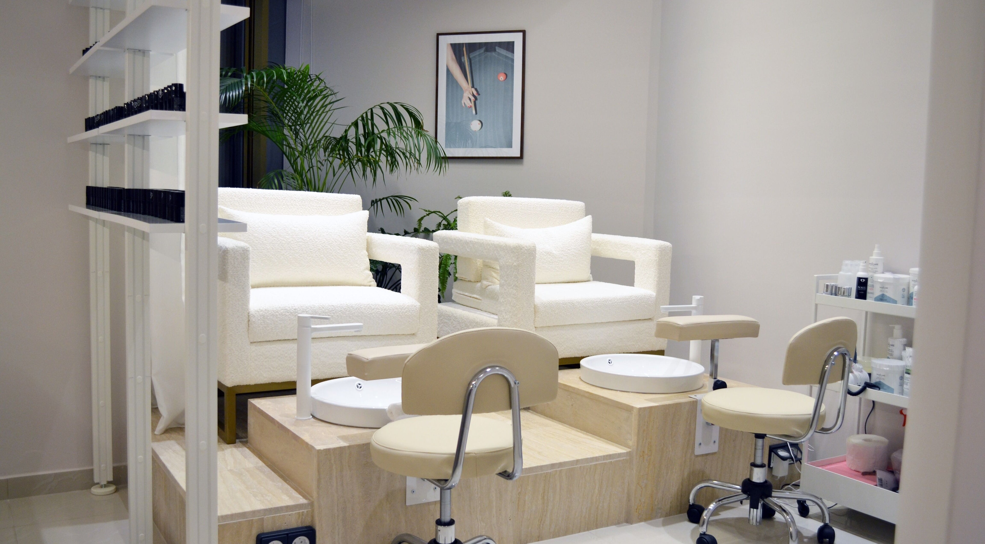 Άνετες καρέκλες πεντικιούρ στο Medi Well Kalamata στην Καλαμάτα, GR.