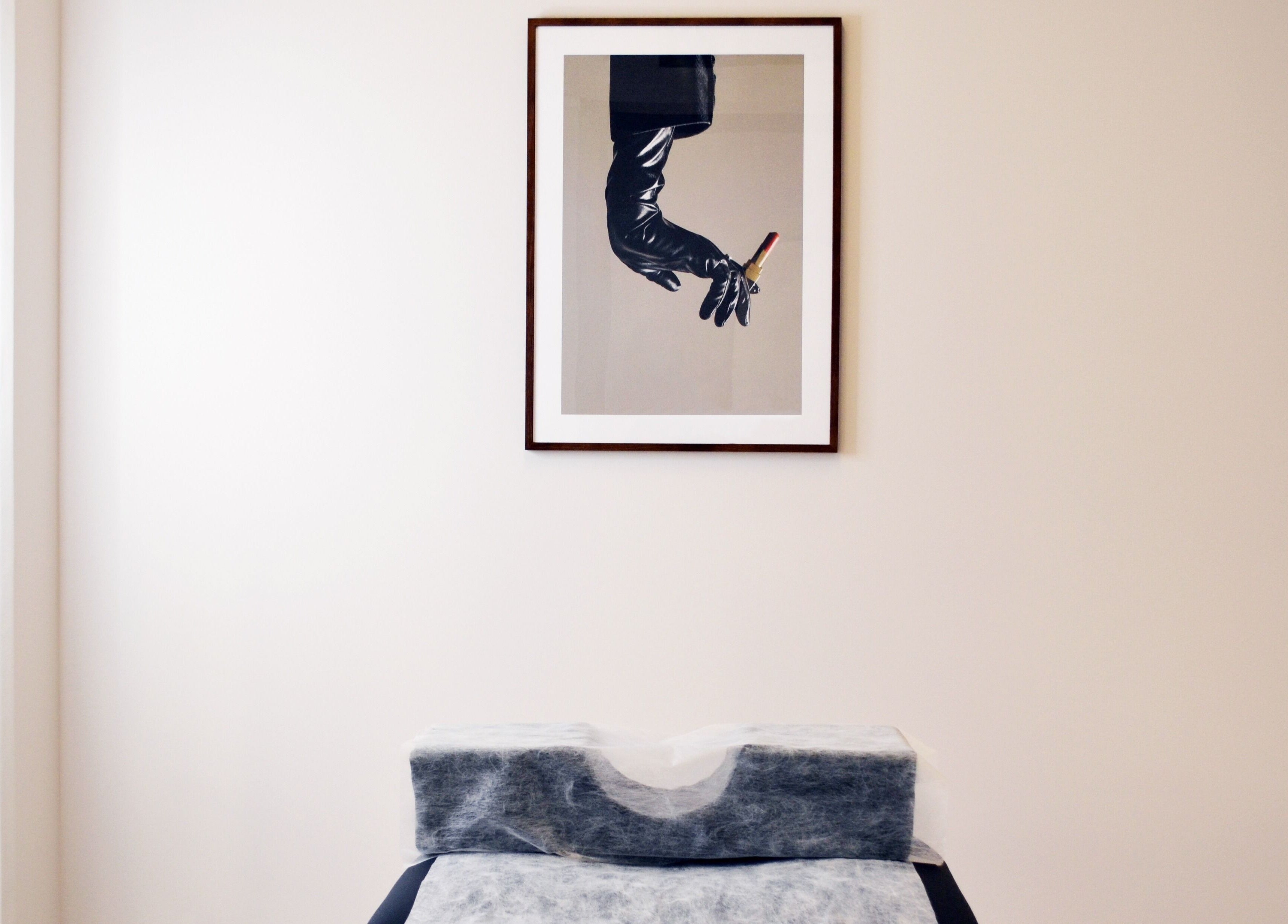 Μοντέρνος χώρος Medi Well Kalamata με έργο τέχνης, Καλαμάτα, GR.