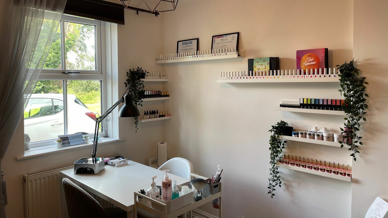 Best Stiletto Nail Salons in South Yarra | Bookwell
