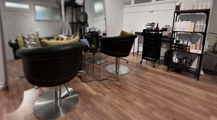 Mari Cut and Colour image 2