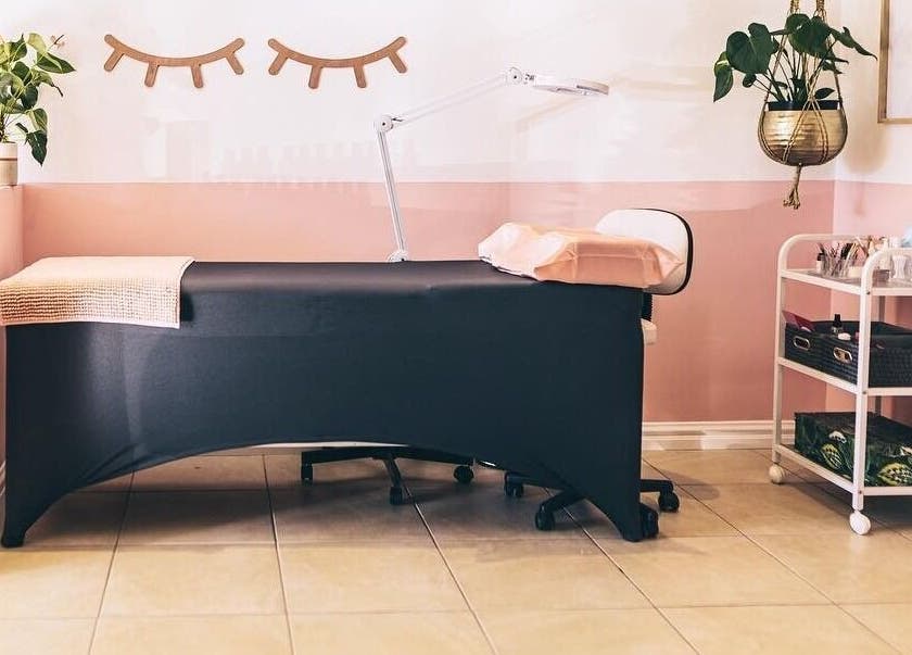 Relaxing beauty room at Lola’s Lash Artistry in Westville, KwaZulu-Natal, ZA, featuring a modern treatment bed.