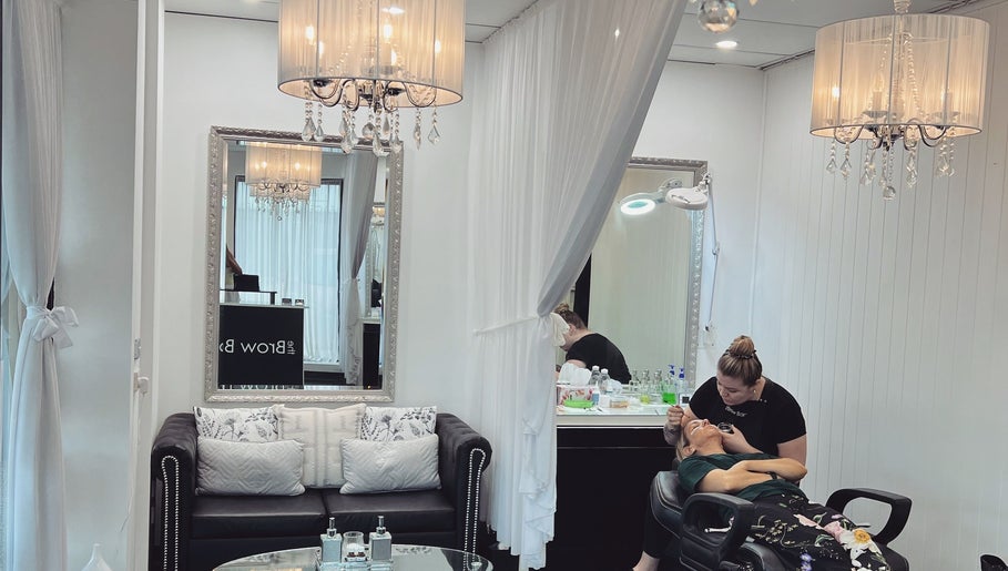 The Brow Bar Bulimba, bilde 1