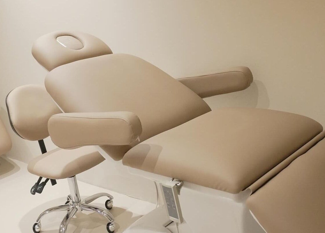 Luxurious treatment chair at nnstudio, Singapore, SG offering ultimate comfort for beauty and wellness therapies.