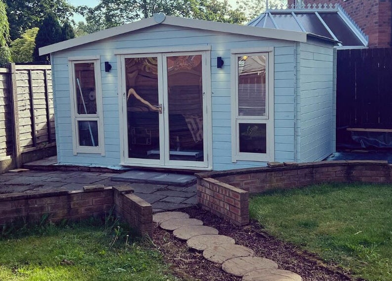 Charming garden studio at Dollface Beauty by Beth, Lostock Hall, England, GB, offering a serene wellness retreat.