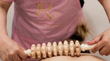 Royal Nails Salon image 3