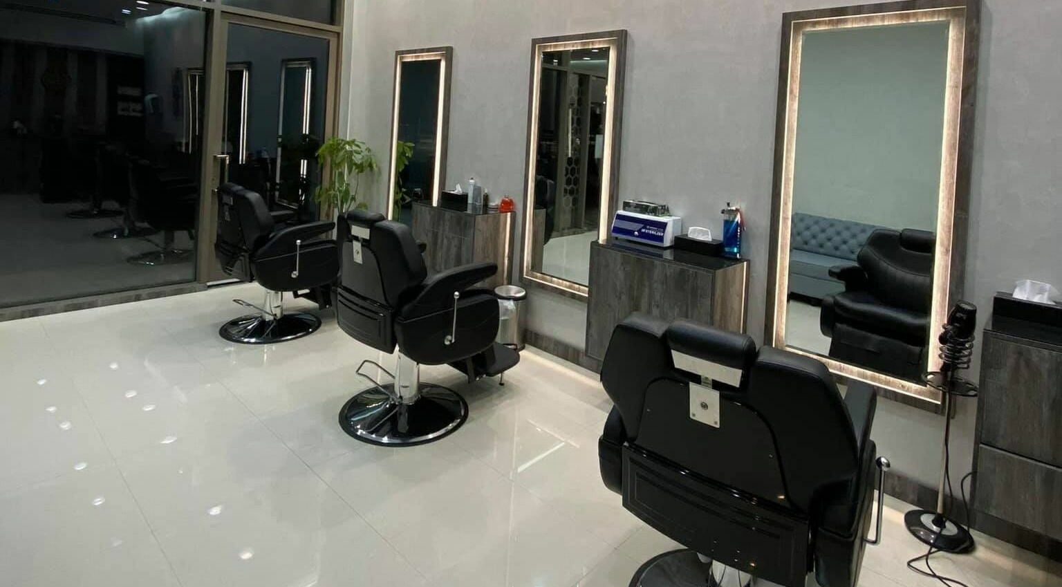 Modern interior of Hair Touch Gents Salon in Dubai, Dubai, AE with sleek barber chairs and large mirrors.