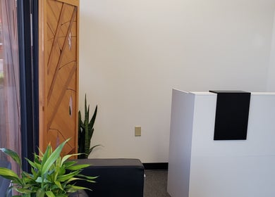 Clinical Elements reception area in Loveland, Ohio, US showcasing modern decor and a relaxing atmosphere.