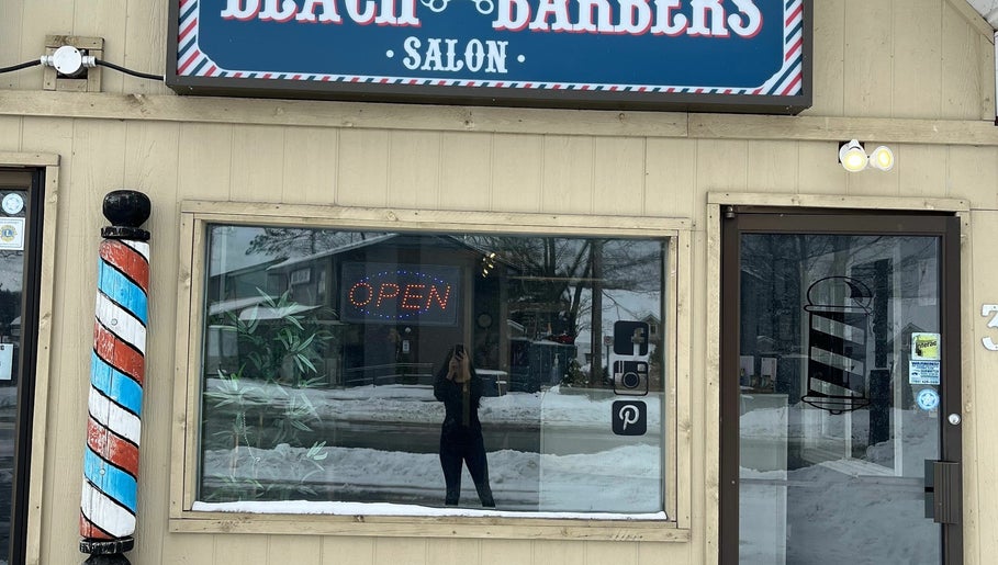 Beach Barbers Salon, bilde 1