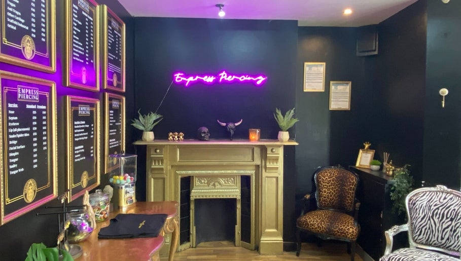 Empress Piercing Barry изображение 1