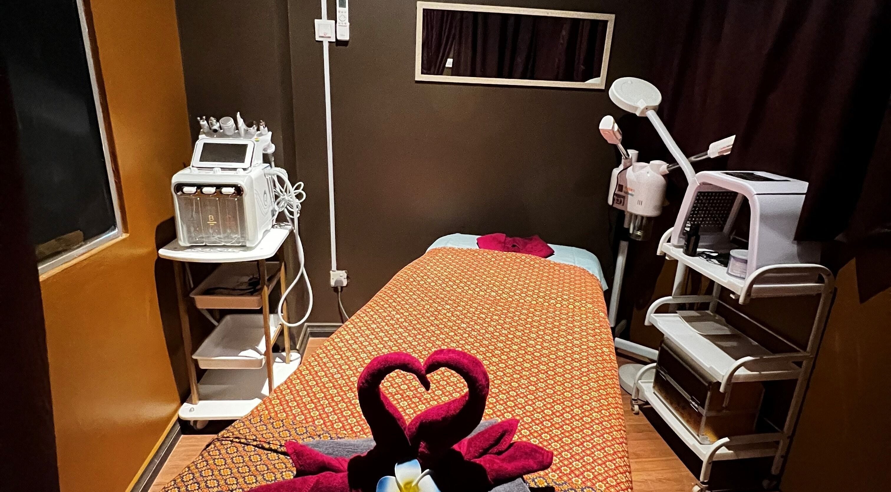 Cozy treatment room at Siam Wellness Centre and Beauty Spa, Kota Kinabalu, Sabah, MY with massage bed and equipment.