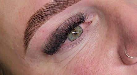 Nicola Sheader Brow Artist