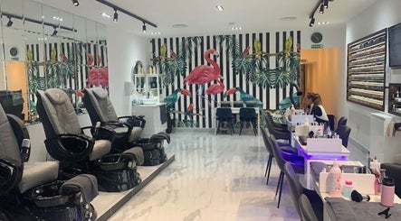 Ldn Lashes salon in Dartford, England featuring vibrant flamingo decor and modern spa chairs.