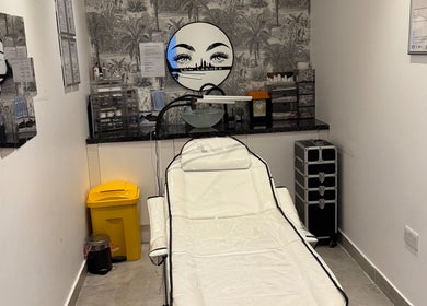 Ldn Lashes beauty room with treatment chair, mirrors, and decor in Dartford, England, GB.