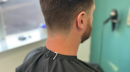 Travis Manning Hair Consultant – obraz 3
