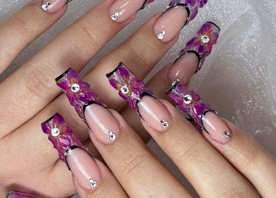 Elegant floral nail art at Bespoke Nail & Lash By Tran, Fairfield Heights, New South Wales, AU.