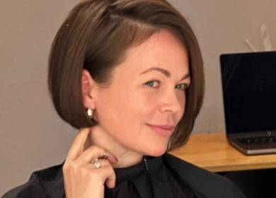 Woman with stylish bob at David Nukri in Frederiksberg, Denmark, DK, showcasing a sleek, modern look.